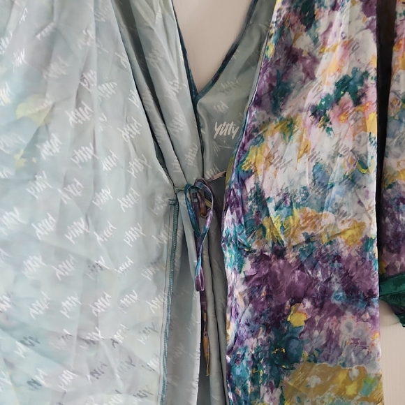 YITTY Purple and Blue Intimates Robe with Tie Waist,  Size Large - Picture 6 of 7